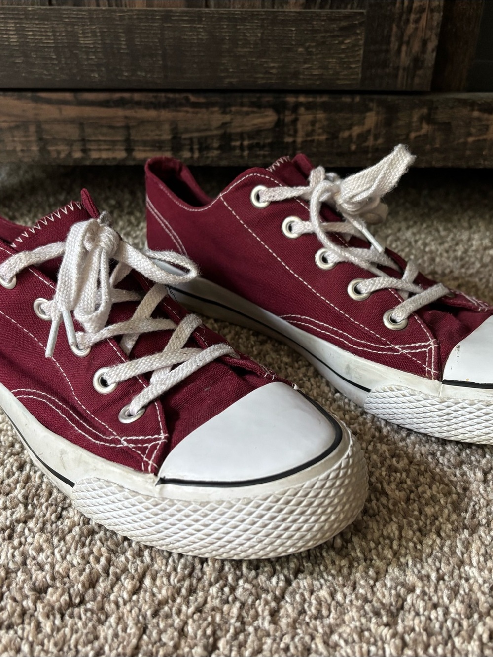 Airwalk Kids Low-Top Sneakers in Burgundy and Black